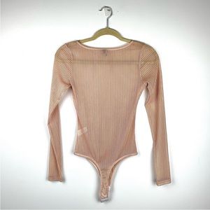 Sheer top fitted with stretch